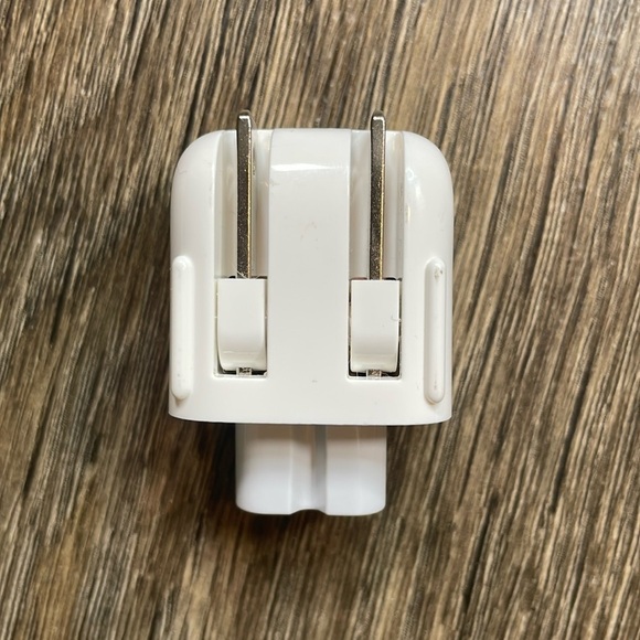 Apple Voltex APC7D Power Adapter VOLEXJ JET 2.5A 125V - Picture 1 of 3